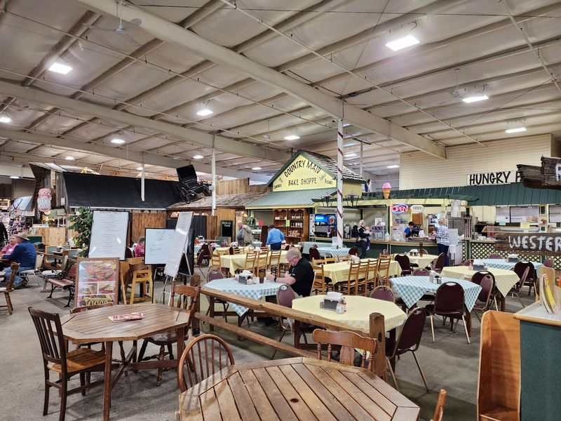 The Cafe Lunch That Makes Shopping Feel Optional