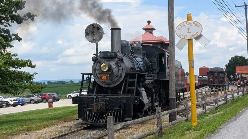 A Steam Engine That Makes an Entrance
