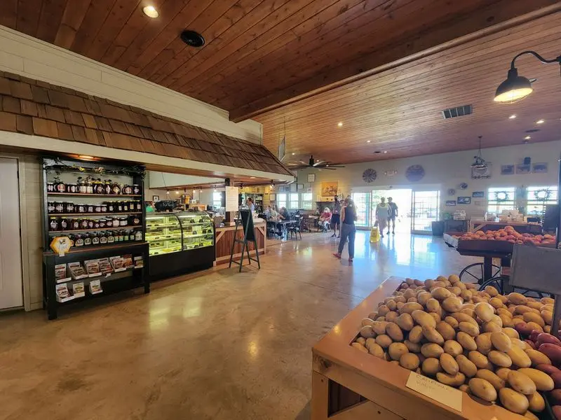 Market Shelves That Put Grocery Store Produce To Shame