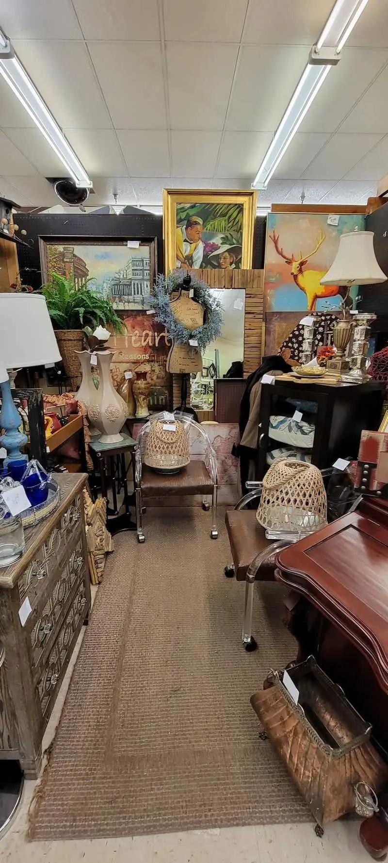 Dig Through Vintage D&eacute;cor And Little Treasures
