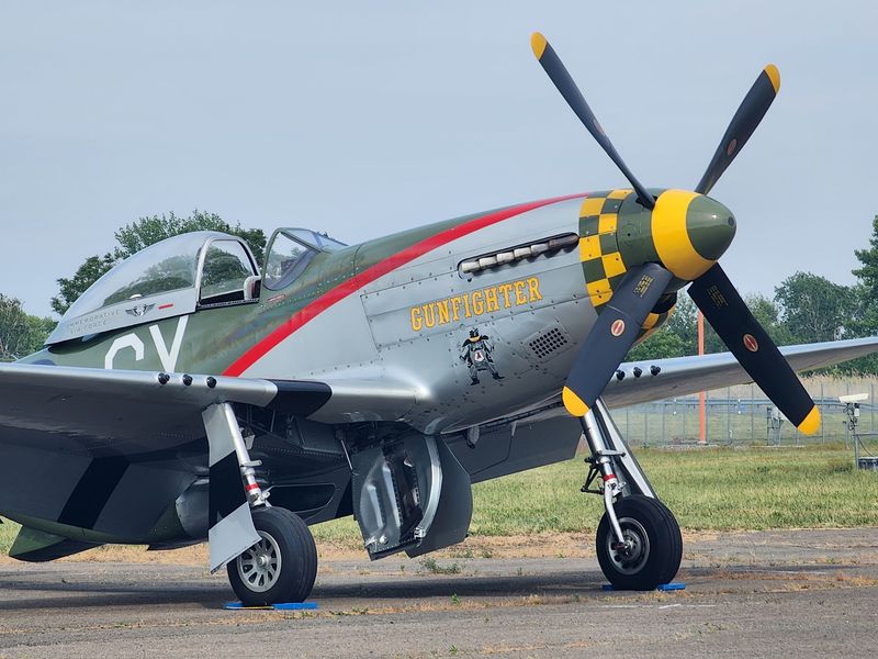 Compare Spinning Props With Roaring Jets