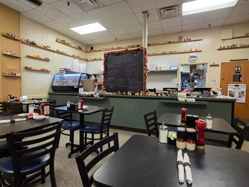 Shakers American Café