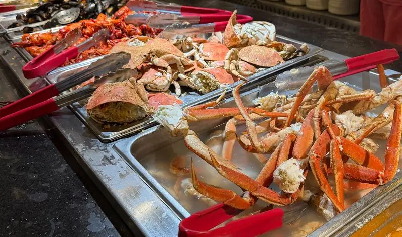 Snow Crab Legs Are The Headliner Here, And They Know It
