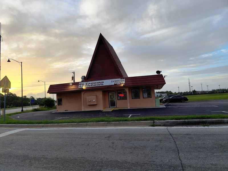 Trackside Donuts & Cafe