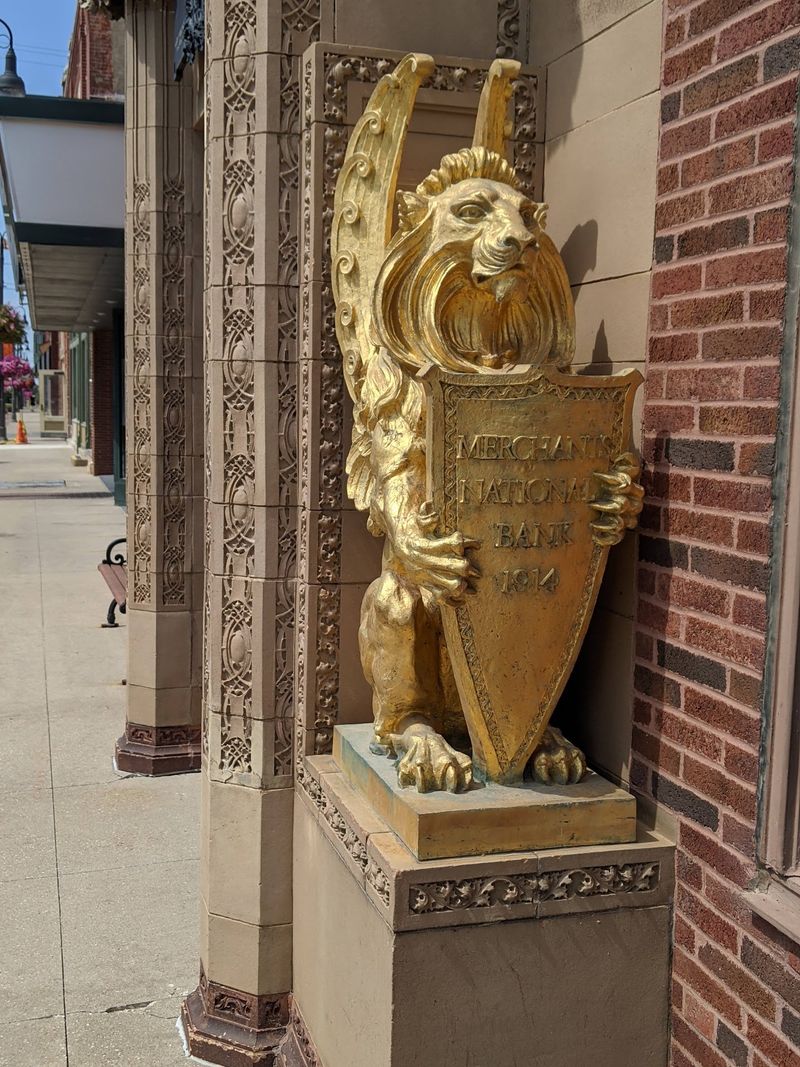 Meet the Griffins Who Took Their Guard Duty Seriously