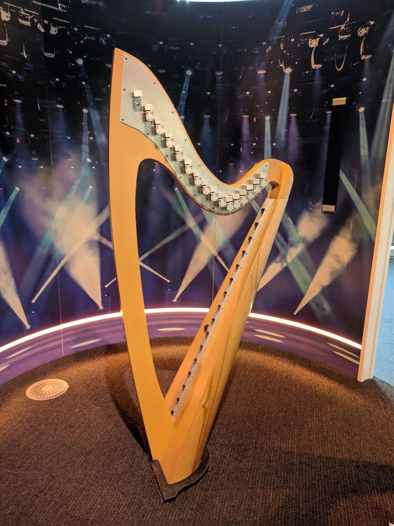 A Laser Harp Turns Light Into Music You Can Play
