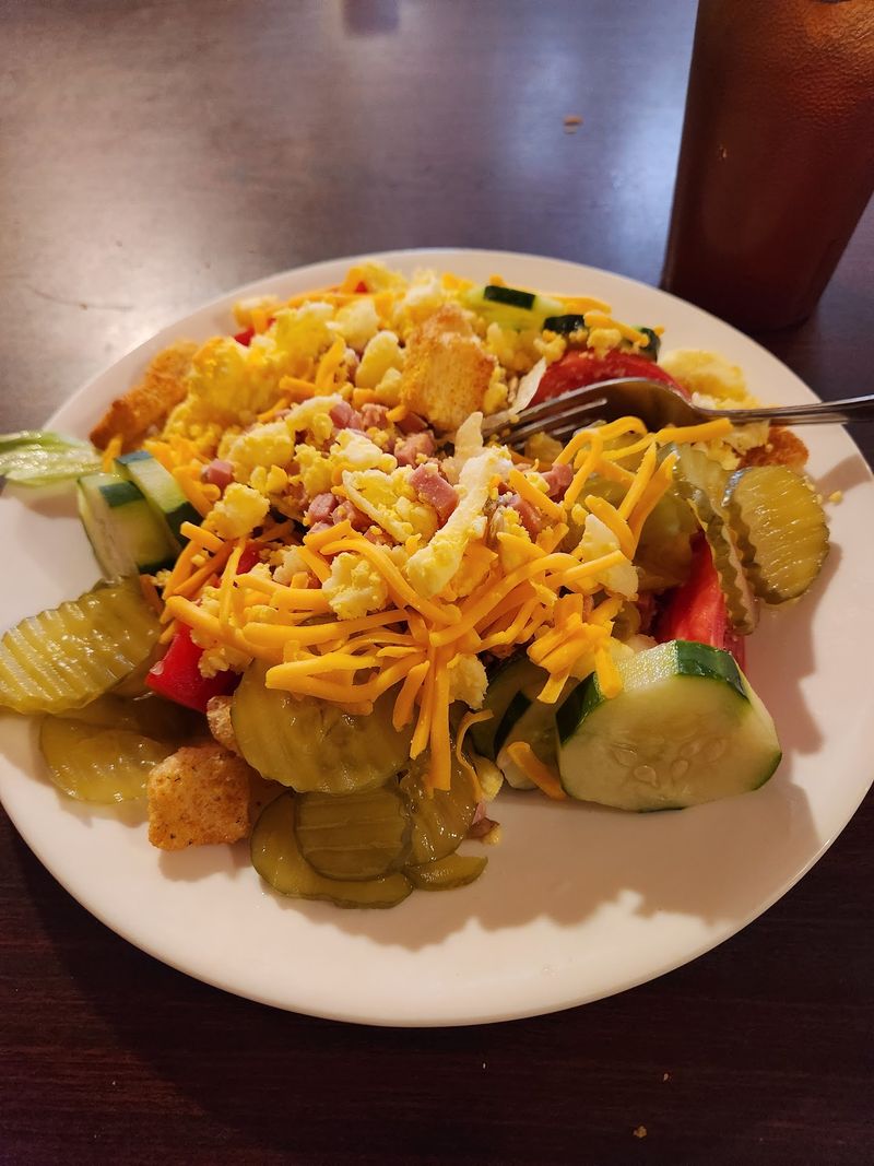 A Salad Bar Gives You A Fresh Break Between Fried Favorites
