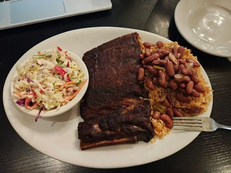 Barbecue Gives Seafood Lovers Good Company