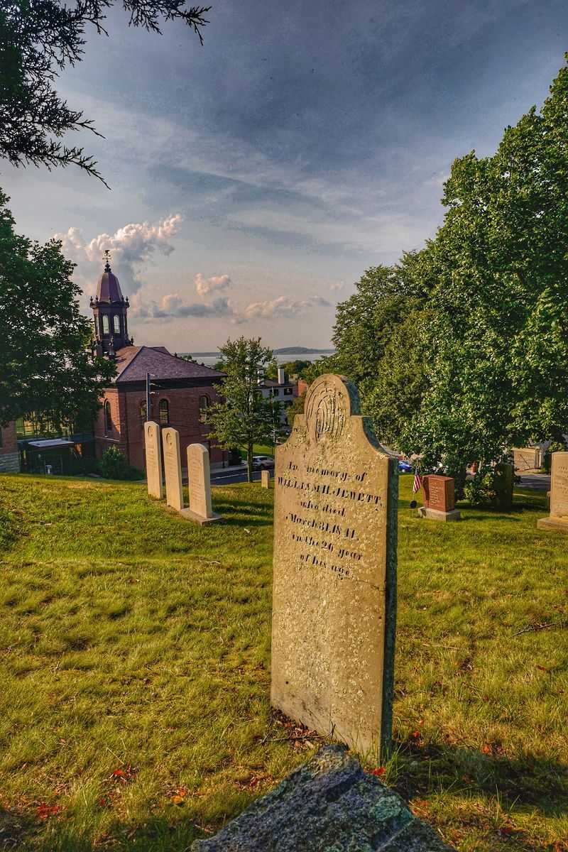 Ghostly Atmosphere Without Tall Tales