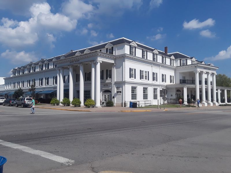 Historic Restaurants That Serve Up Kentucky Tradition
