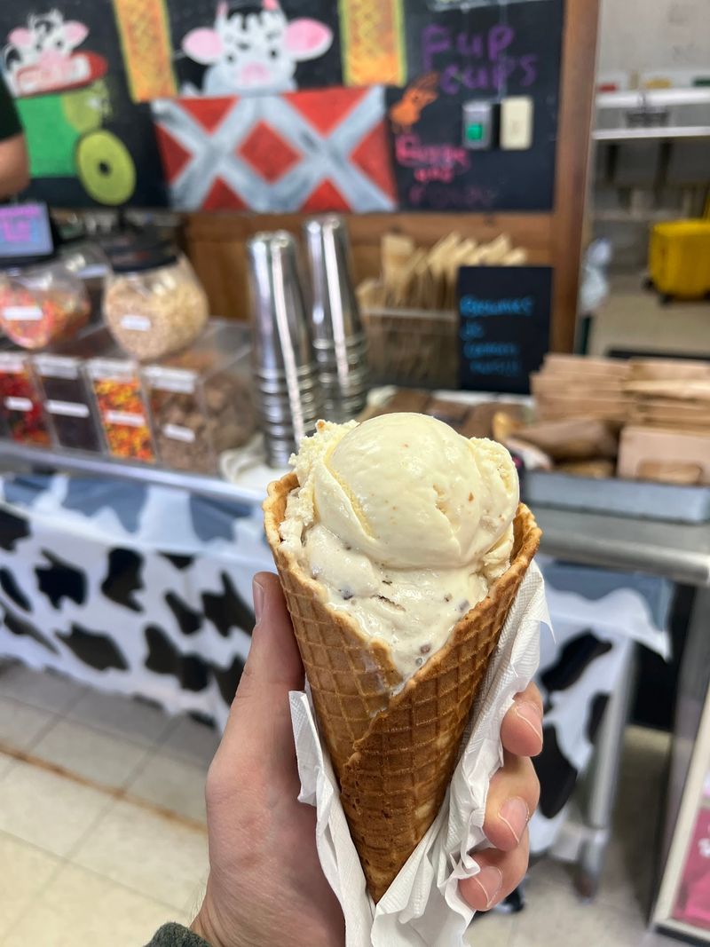 Why This Barnside Scoop Shop Earns A Spot On Your Weekend List