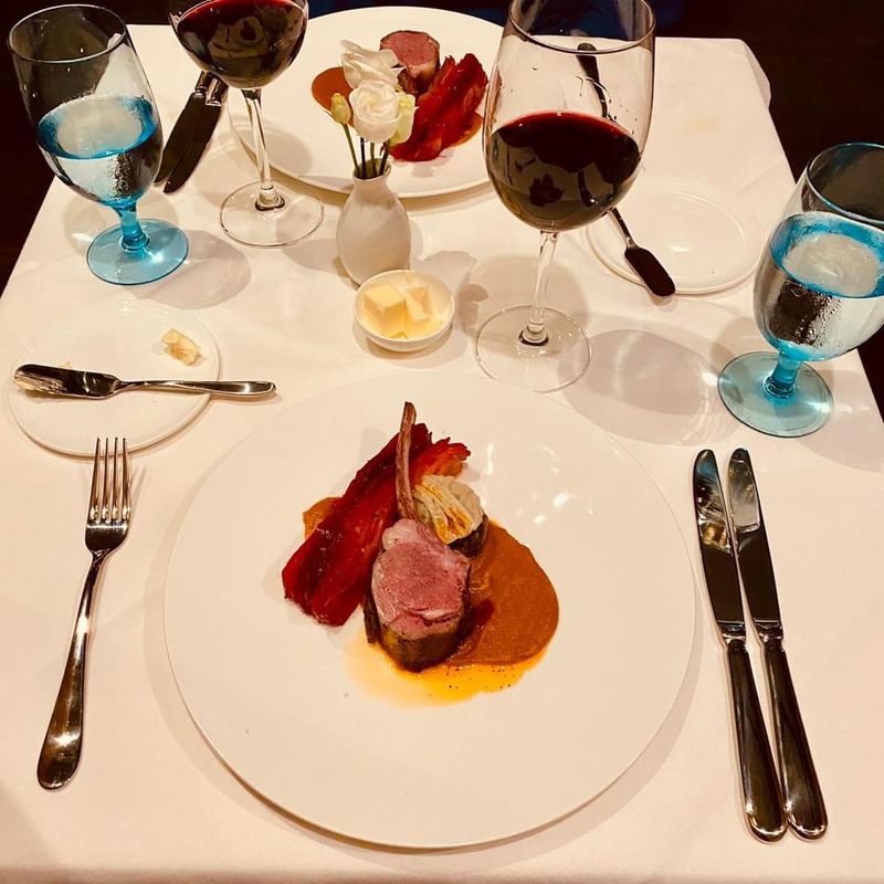 Local Meals Turn Sightseeing Into a Social Occasion