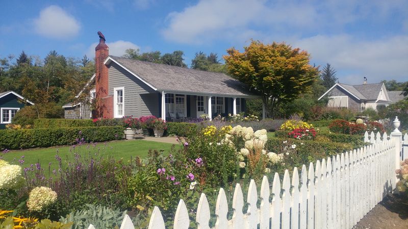 Old Houses That Never Got The Memo About Modern Times
