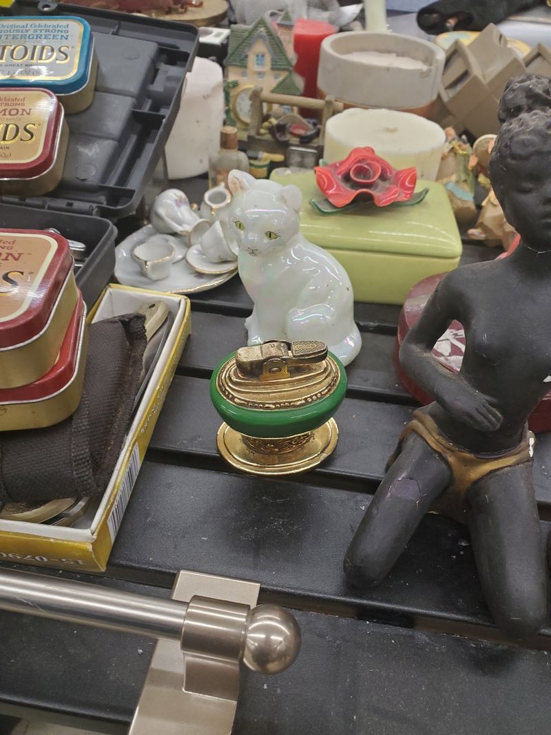 Search For Antiques And Vintage Pieces
