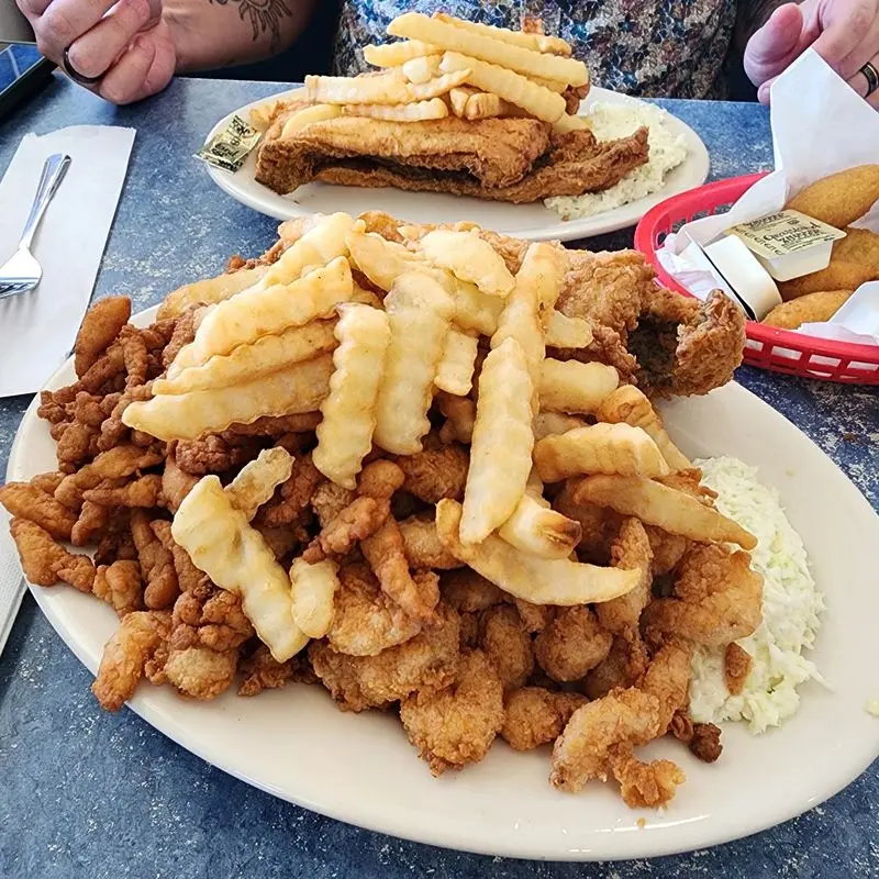 Seafood Platters Turn Lunch Into a Tasting
