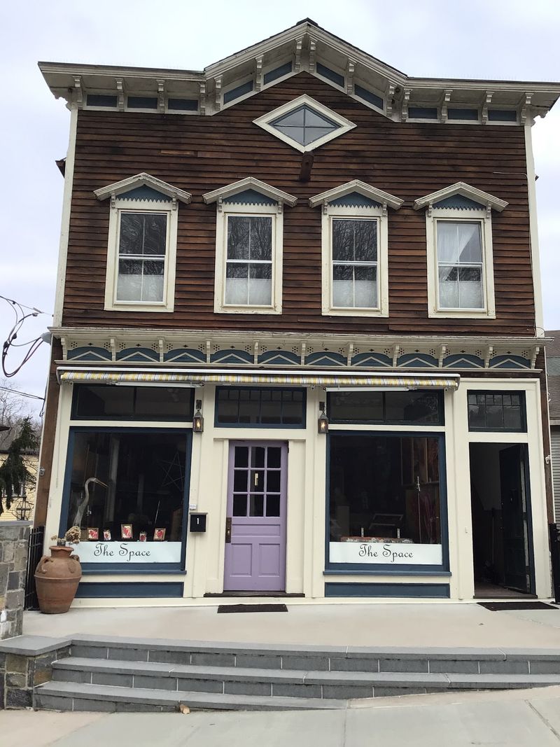 Art Galleries Add Color to Gray Days