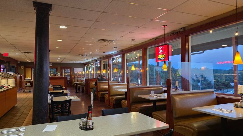 Friendly Drink Refills And A Laid-Back Room