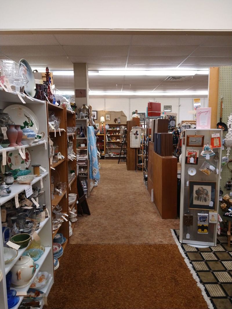Thursday Evenings Are A Sneaky Smart Time To Shop