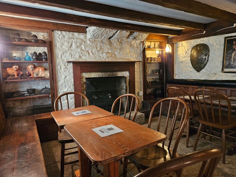 Visit the Kiddleywink Pub