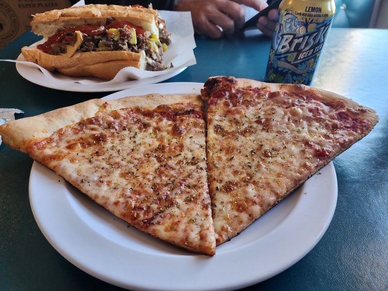 3 Countries Pizzeria