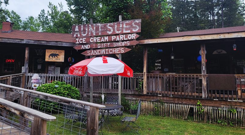 Step Into Aunt Sue's Country Corner