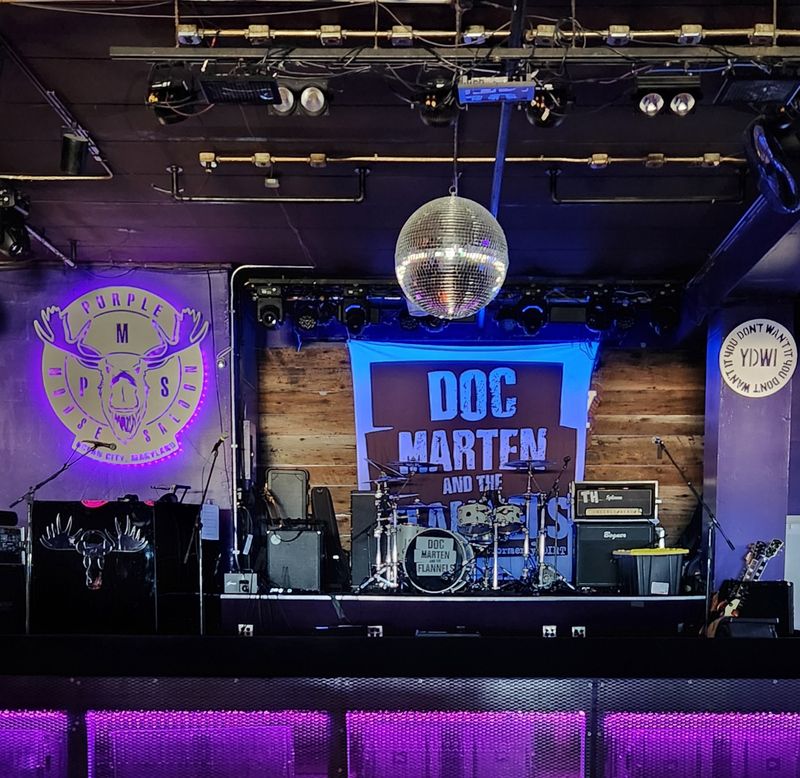 From 90s Covers To Country Tunes On The Same Stage