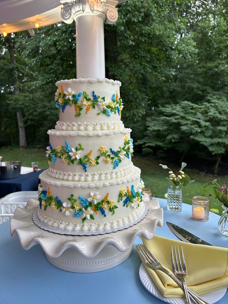 Wedding Cakes That Steal The Reception