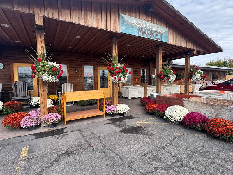A Mennonite Market Worth Pulling Off Highway 82 For
