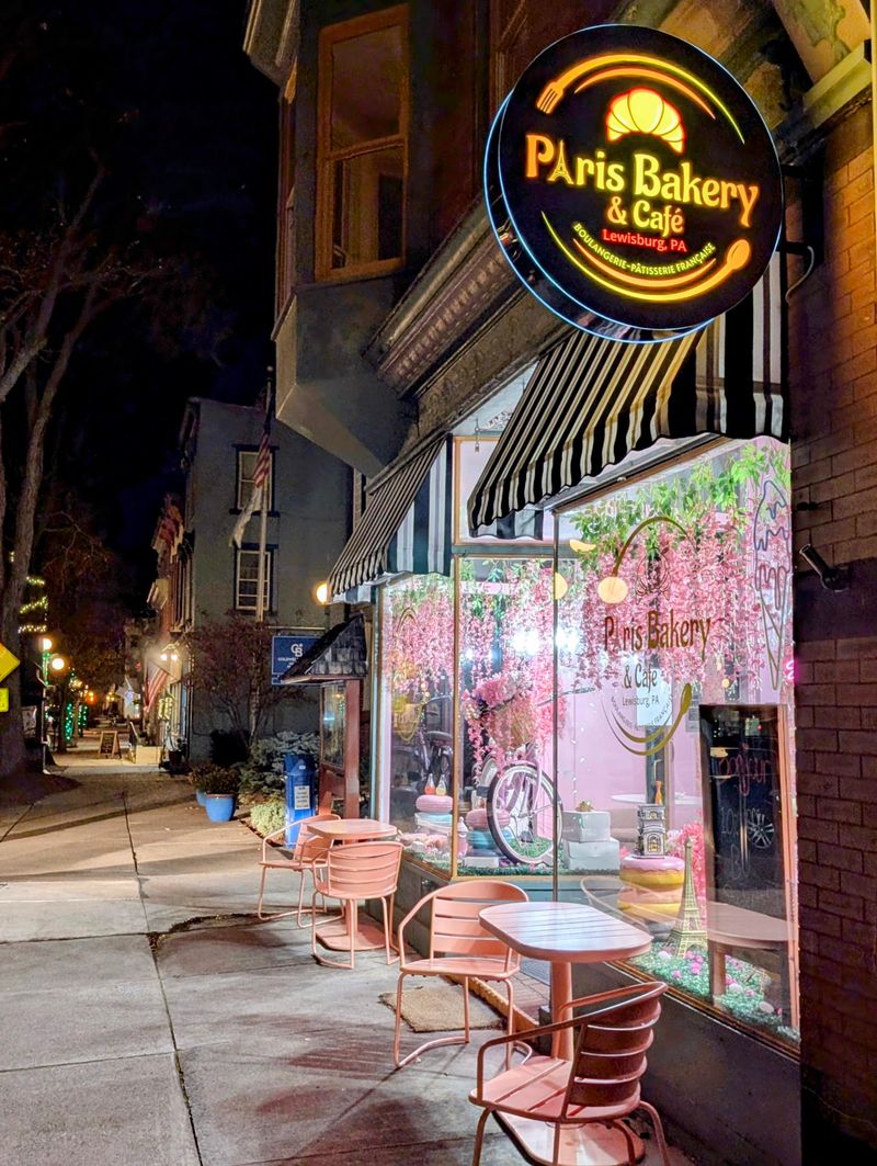 A Longer Coffee Break at Paris Bakery & Caf&eacute;