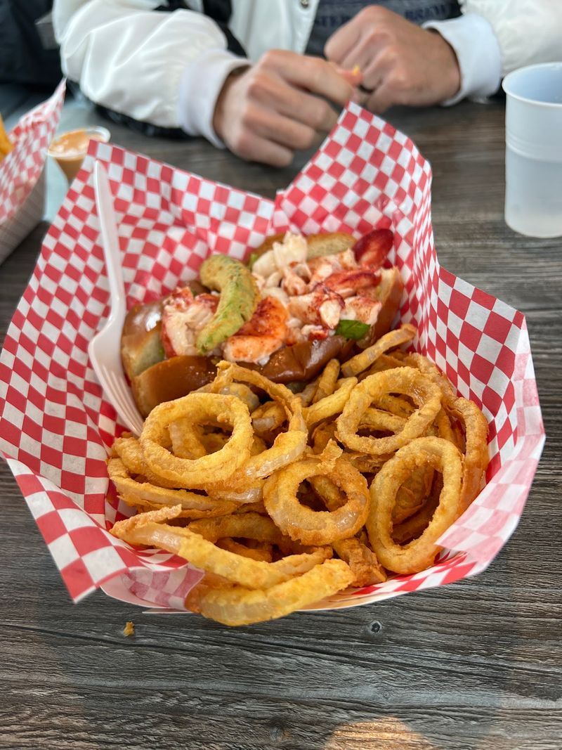 What Makes Bob Lobster Stand Out From Other Coastal Stops?