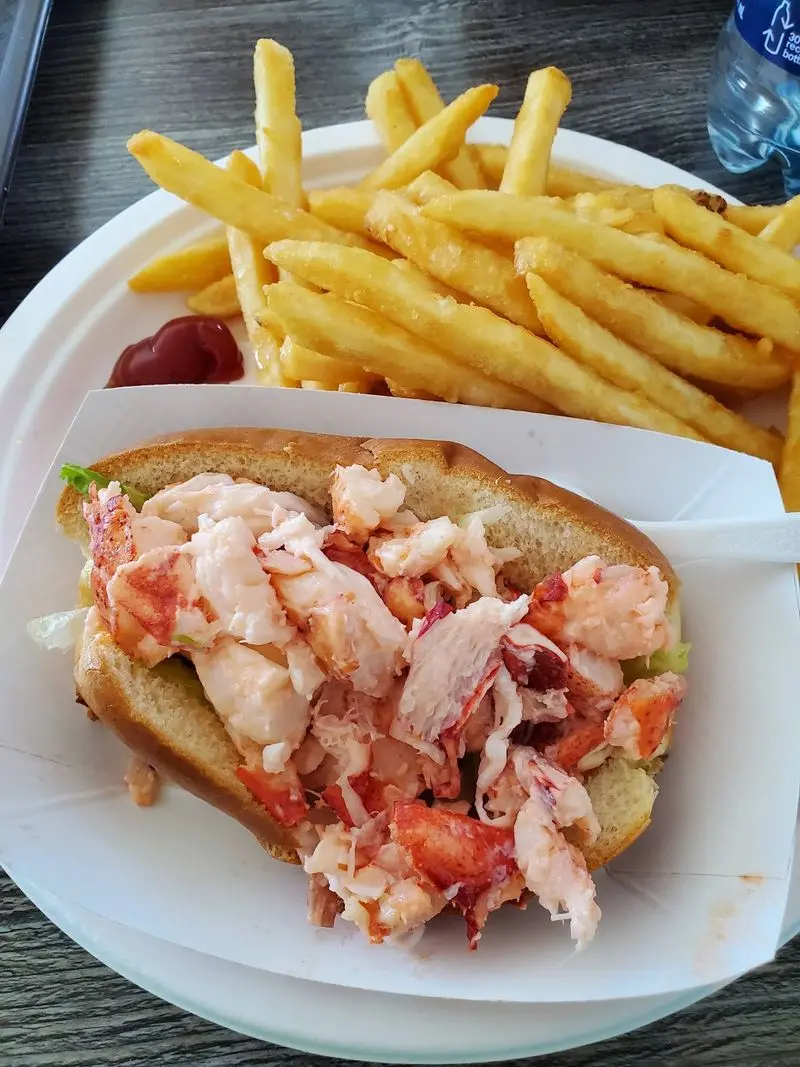 The Classic Lobster Roll That Started It All