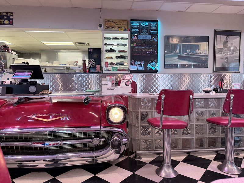 Mary's Diner - Geneva