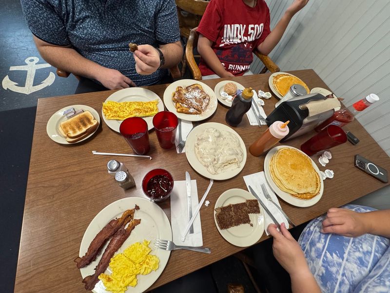 Servers Who Remember Why Diners Feel Like Family
