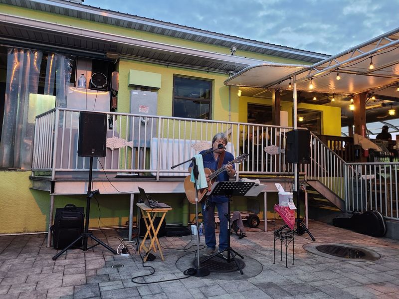 Live Music Gives Every Meal A Soundtrack