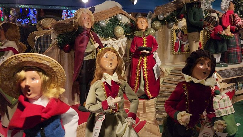 Seven Hundred Animated Friends Are Watching You Shop