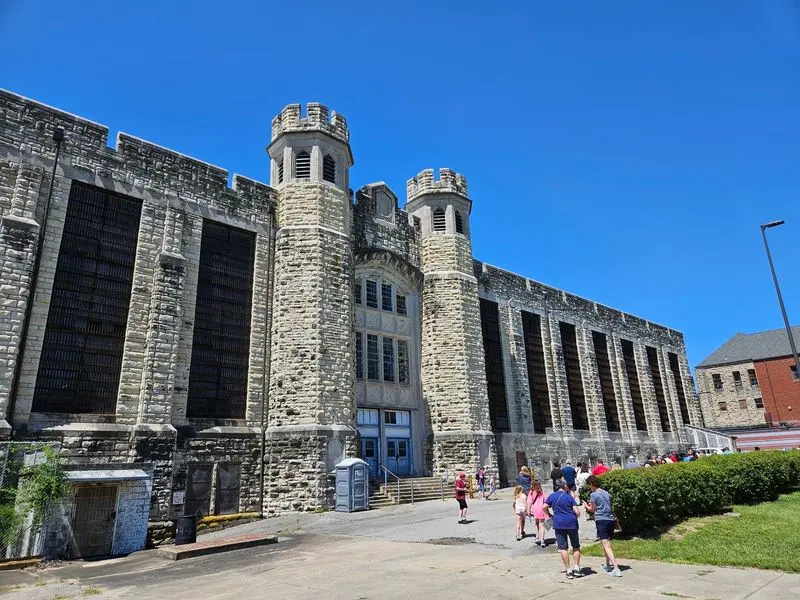 Daylight History Tours For The Curious Crowd
