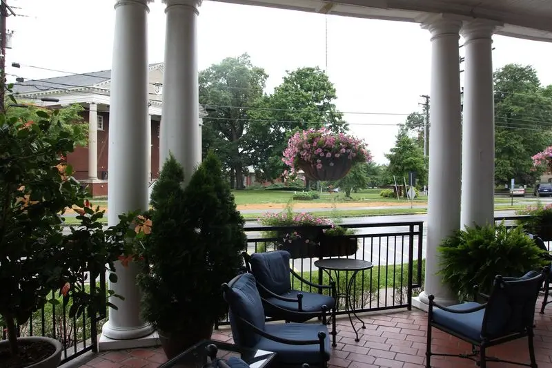 Why This Old Inn Belongs On Your Family's Kentucky List