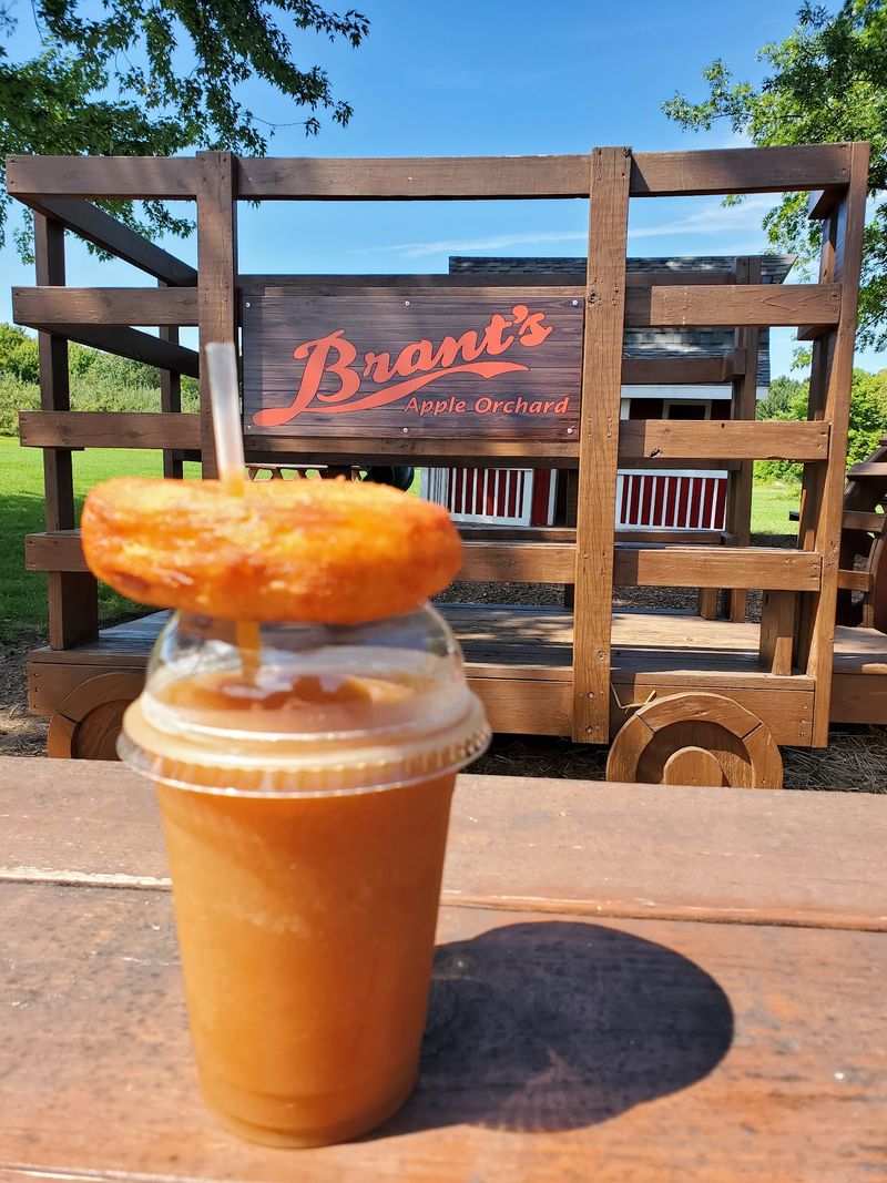Brant&rsquo;s Apple Orchard: Follow the Donut Crumbs in Ashtabula