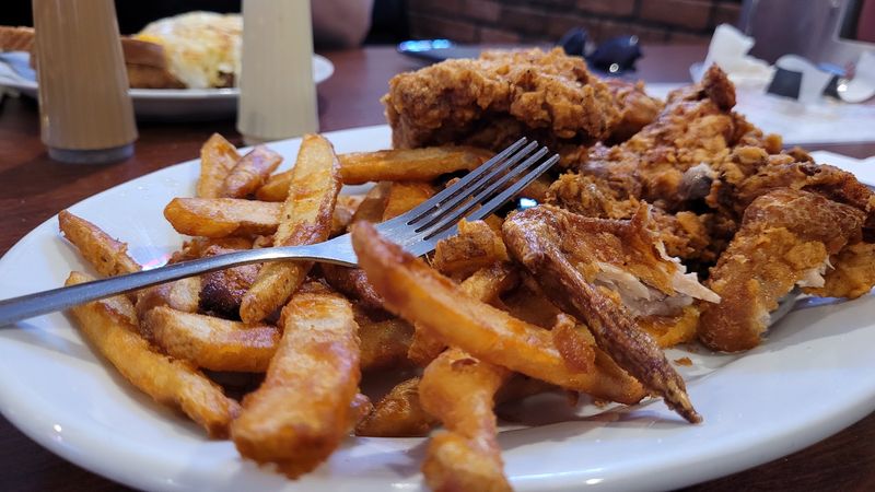Broasted Chicken Dinners Prove This Kitchen Is No One-Hit Wonder