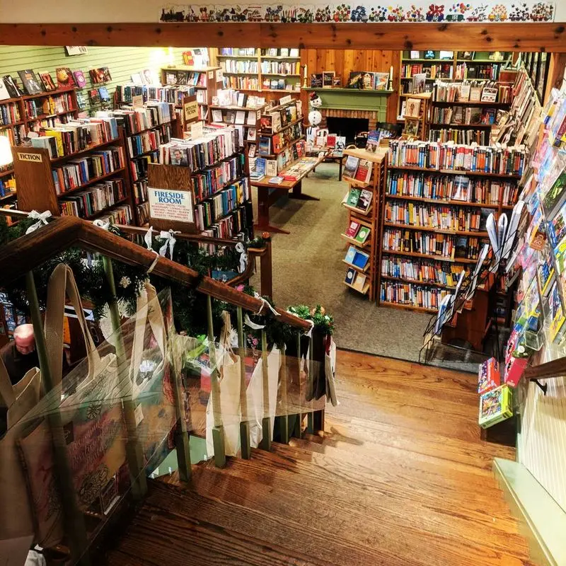 Fireside Book Shop - Chagrin Falls: Add Books to a Village Stroll