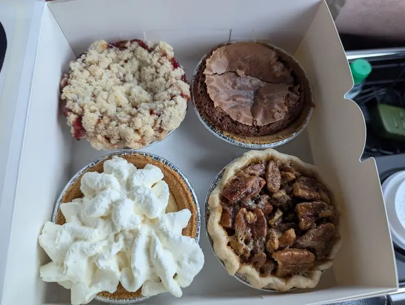 Door County Apple Crumble Pie for a Cool Afternoon