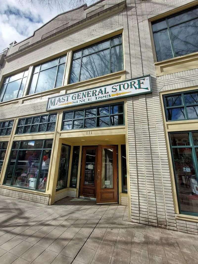 Small Shops with Room for Discovery