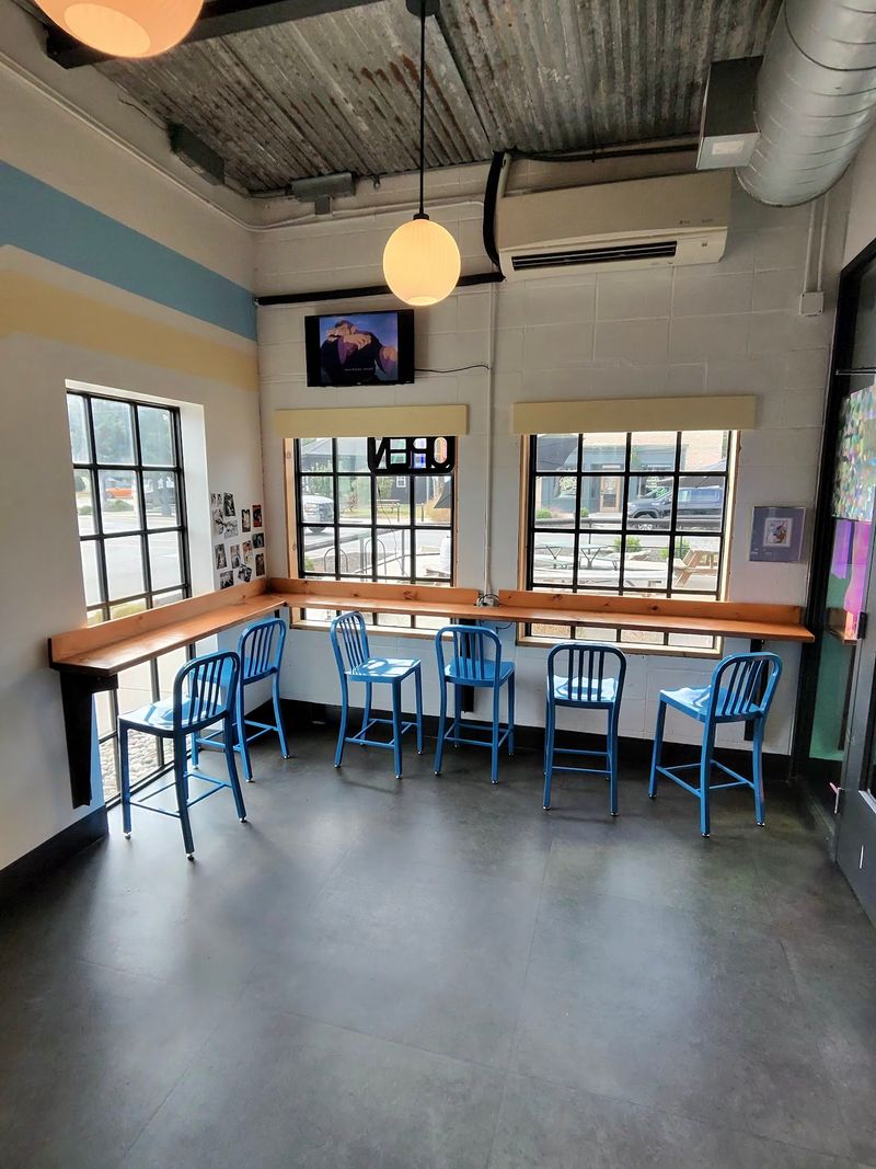 A Brand-New Shop With Old-Fashioned Neighborhood Manners