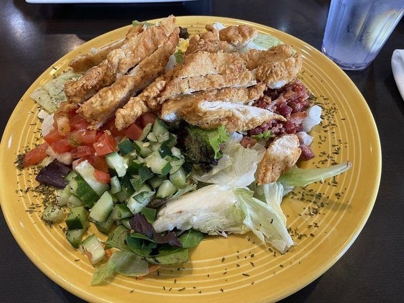 Salad Fans Won't Get Stuck With Sad Lettuce