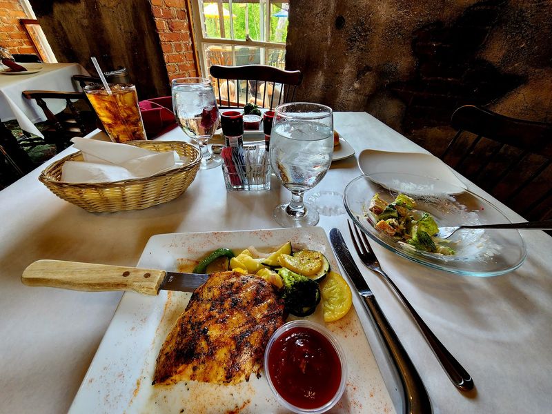 Prime Rib Gets The Star Treatment Here, And It Shows