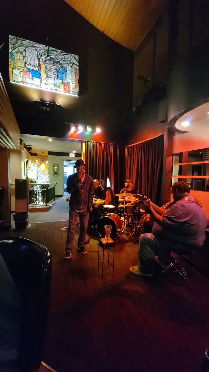 Live Music Gives The Lounge A Little Swing
