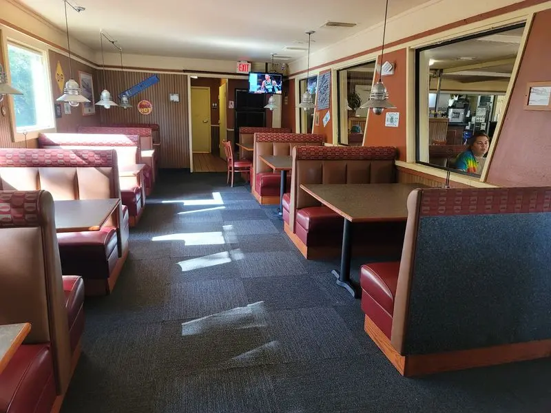 A Dining Room That Brings Back Childhood