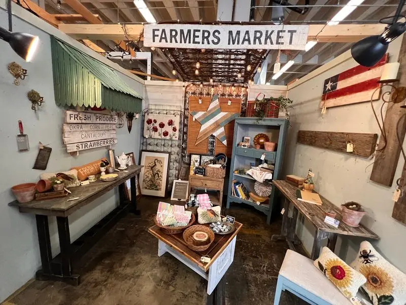 Wander Through Hundreds Of Individual Dealer Booths