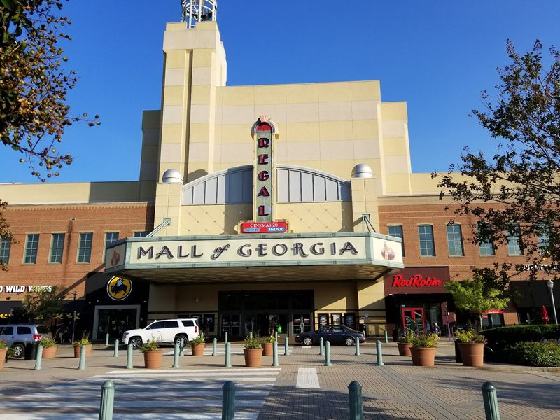 Movie Night Here Comes With A Screen Few Theaters Can Match