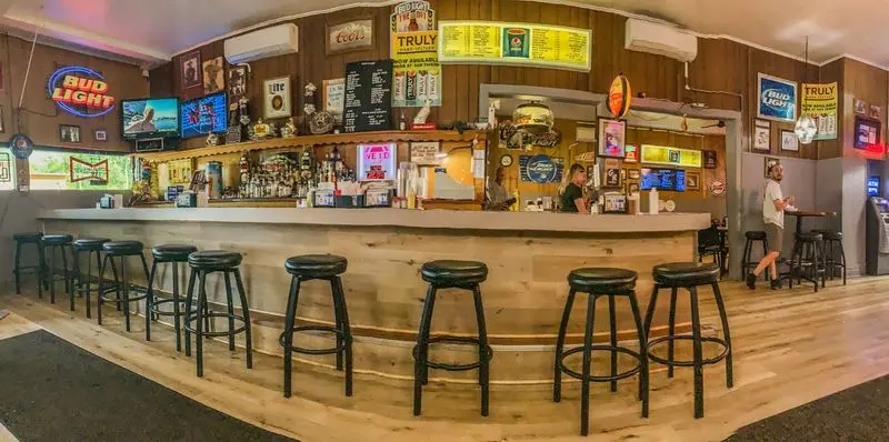 Rustic Surroundings Give Lunch an Old-School Mood